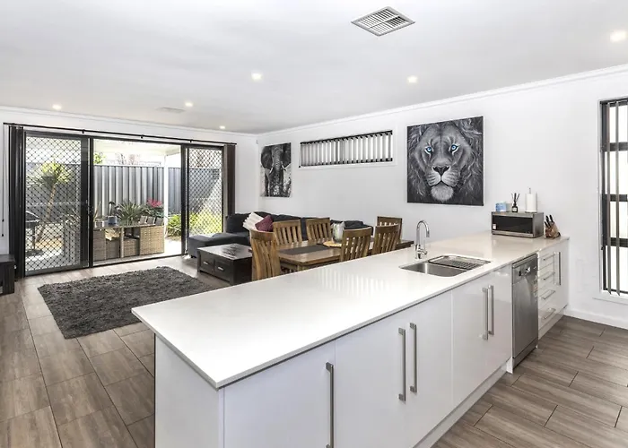 Luxury Home In Christies Beach With King Bed, Nbn, Netflix, 3Bed 2Bath