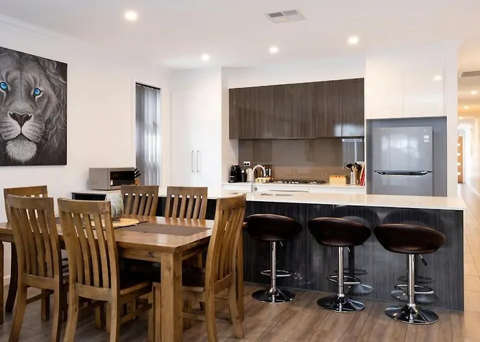 Luxury Home In Christies Beach With King Bed, Nbn, Netflix, 3Bed 2Bath