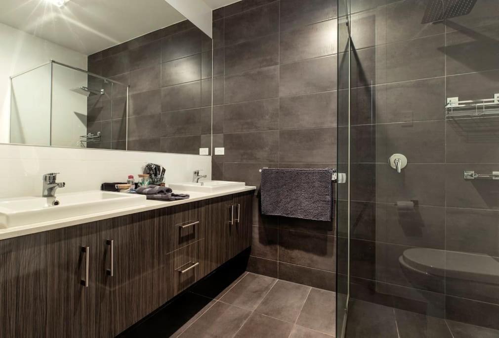 Luxury In Christies With King Bed, Nbn, Netflix, 3bed 2bath Holiday home