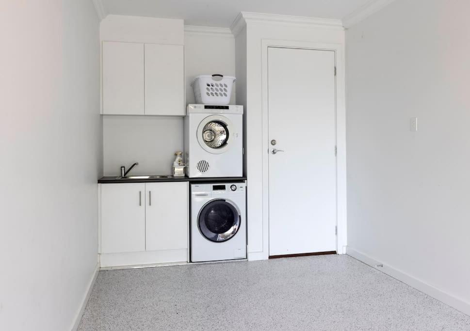Holiday home Luxury In Christies With King Bed, Nbn, Netflix, 3bed 2bath Christies Beach