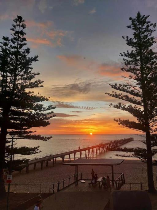 Luxury In Christies With King Bed, Nbn, Netflix, 3bed 2bath Holiday home *
