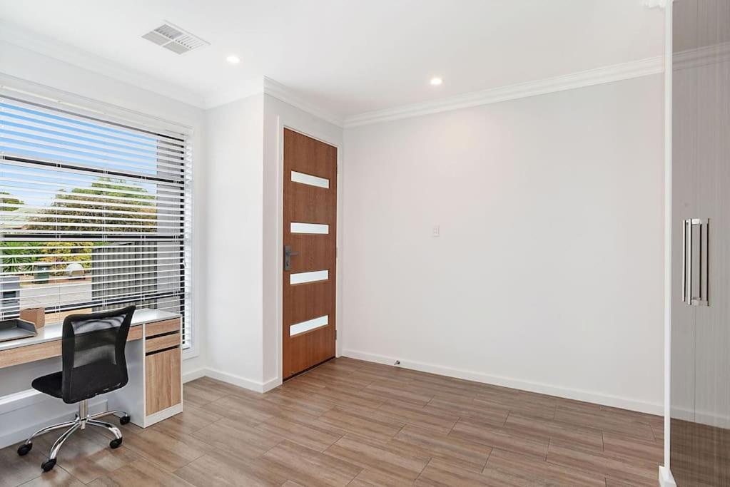 Luxury In Christies With King Bed, Nbn, Netflix, 3bed 2bath Holiday home