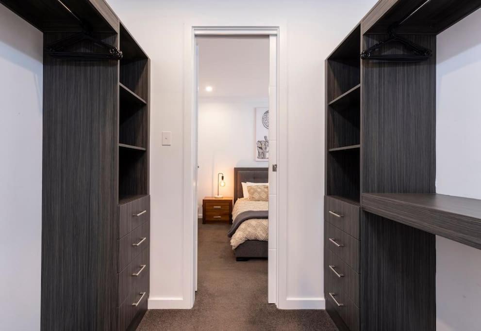 Holiday home Luxury In Christies With King Bed, Nbn, Netflix, 3bed 2bath Christies Beach