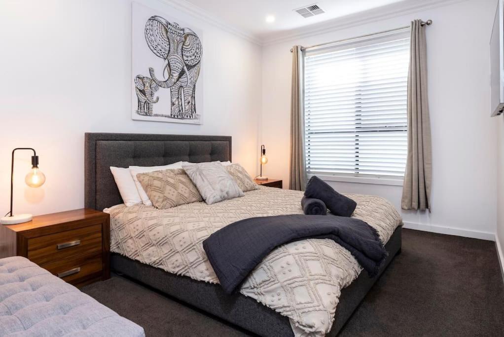Luxury In Christies With King Bed, Nbn, Netflix, 3bed 2bath *