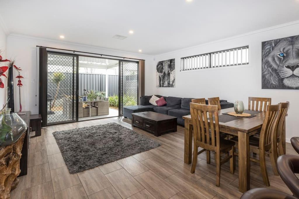 Holiday home Luxury In Christies With King Bed, Nbn, Netflix, 3bed 2bath
