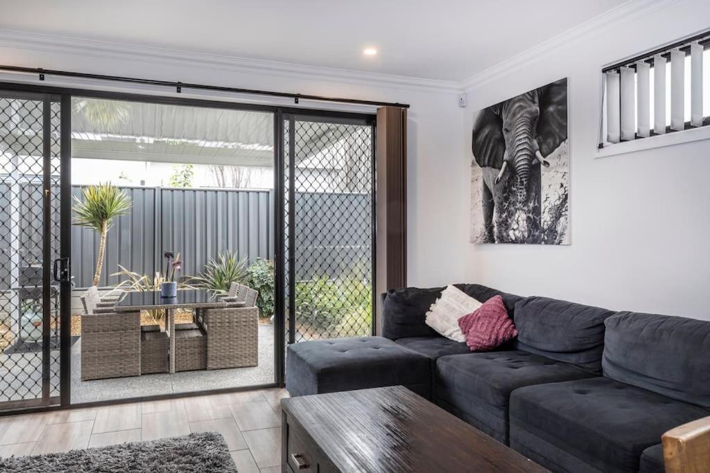 Holiday home Luxury In Christies With King Bed, Nbn, Netflix, 3bed 2bath *