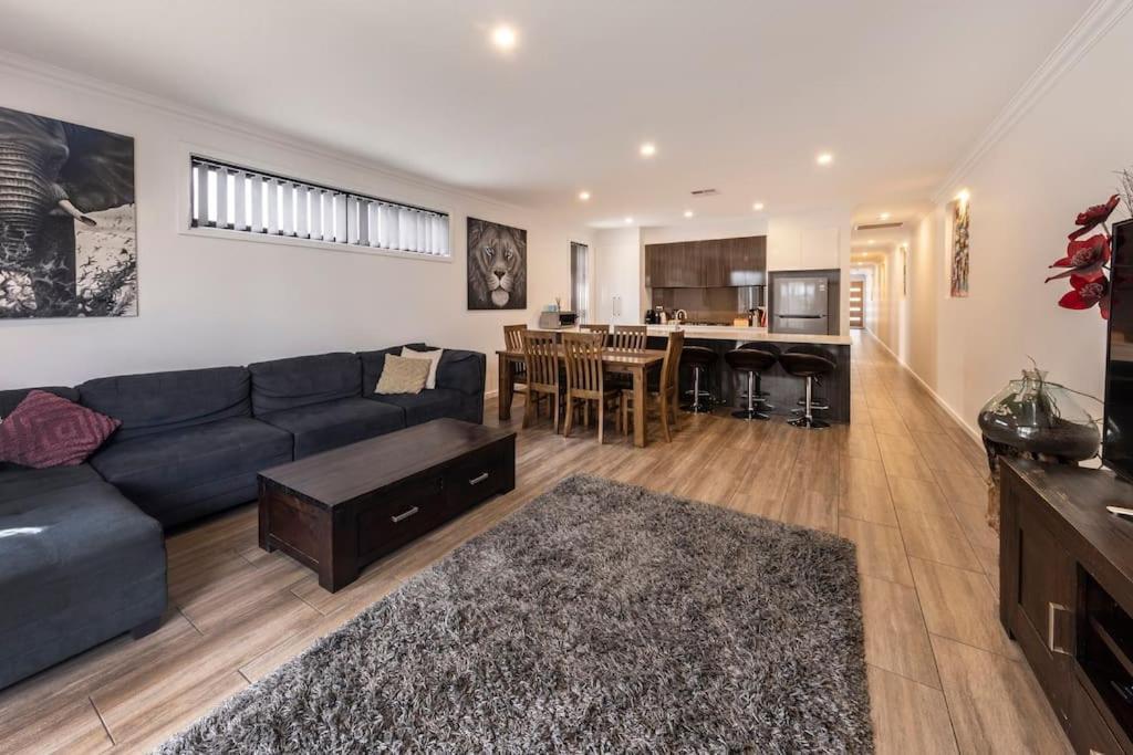 Luxury In Christies With King Bed, Nbn, Netflix, 3bed 2bath *